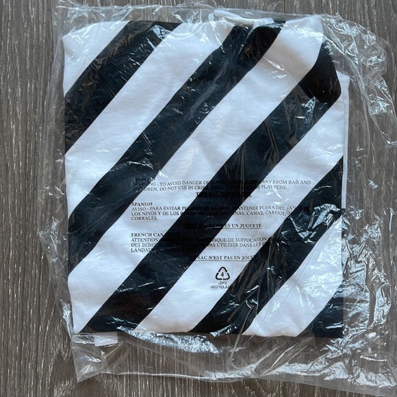 Brand New Chinatown Market Black and White Tee - Rare - Picture 2 of 2